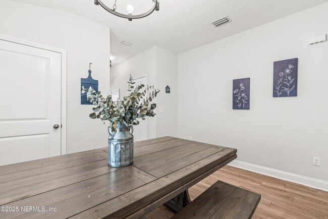 Building Photo - 243 Dahlia Falls Dr