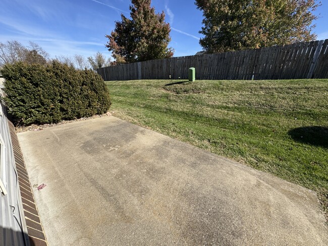 Building Photo - 708 Chatham Ct