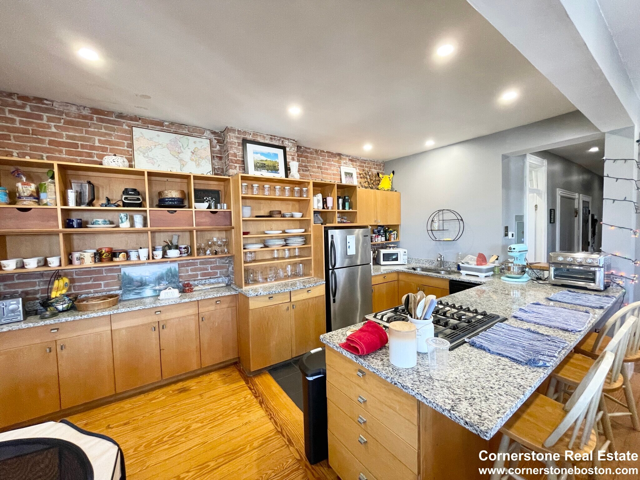 Building Photo - 18 Sunset St