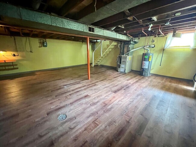 Building Photo - 1320 Preston St