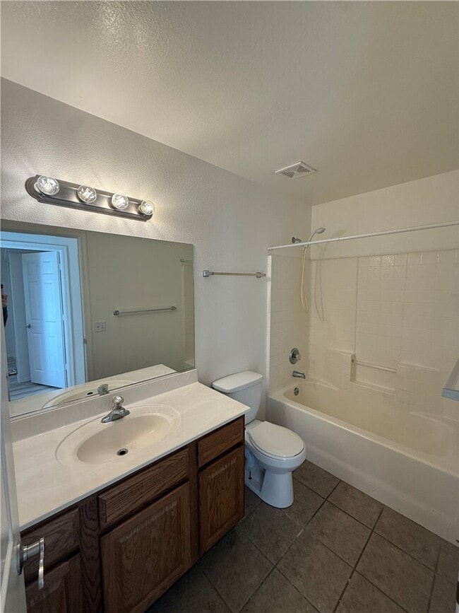 Building Photo - 2748 Southern Ave