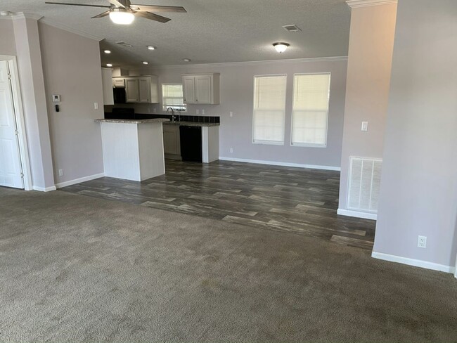 Building Photo - 517 Remann Rd