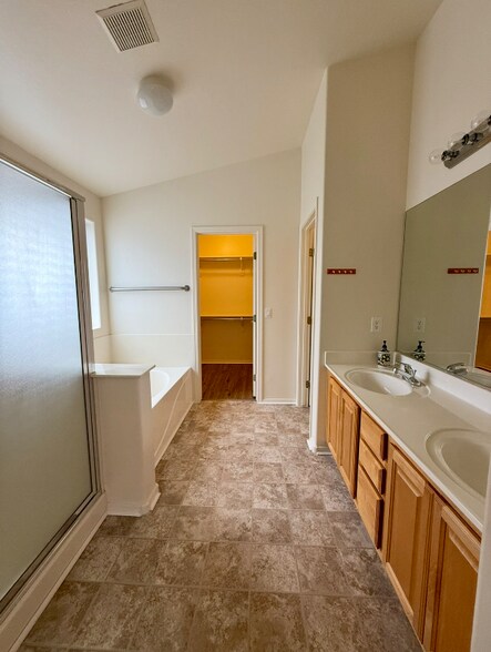 Building Photo - 7451 E Mountain Dr