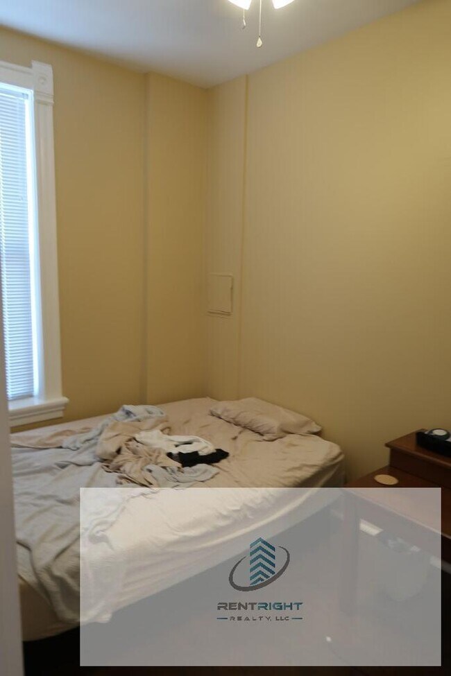 Building Photo - 1 bedroom in CHICAGO IL 60622