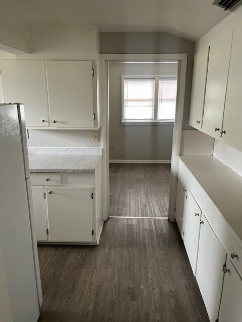 Building Photo - 122 Plaza Dr