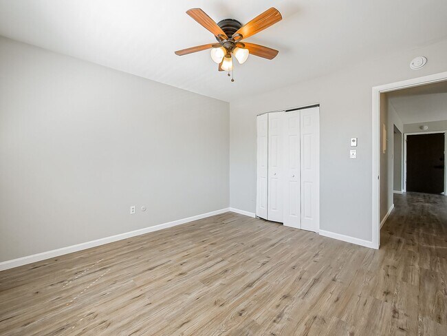 Building Photo - 125 E Van Riper Rd