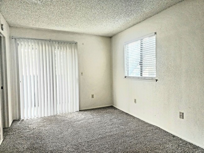 Building Photo - SW- condo 1bed-1.bath