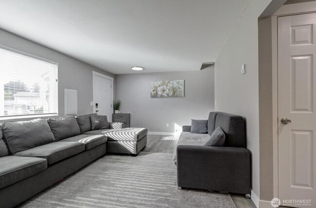 Building Photo - 10617-10617 10th Ave Ct S