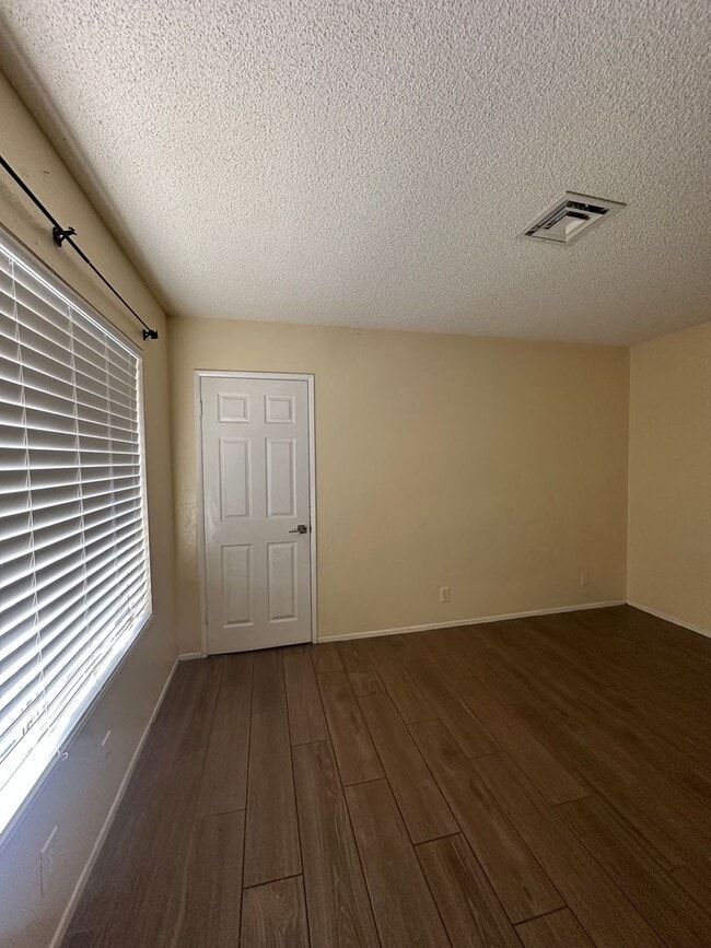 Building Photo - Must see Home!