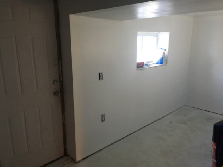 Building Photo - 10718 S Mackinaw Ave