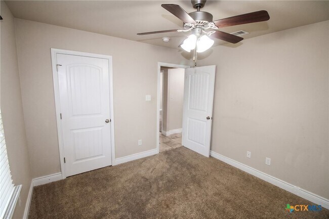 Building Photo - 1128 Pheasant Cir