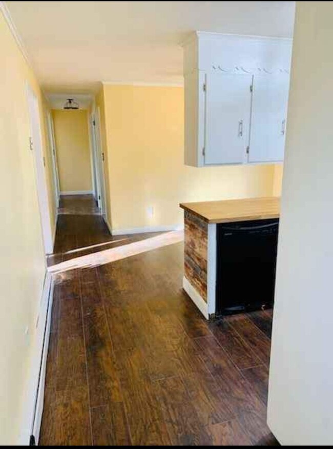 Building Photo - 25 W Wrentham Rd