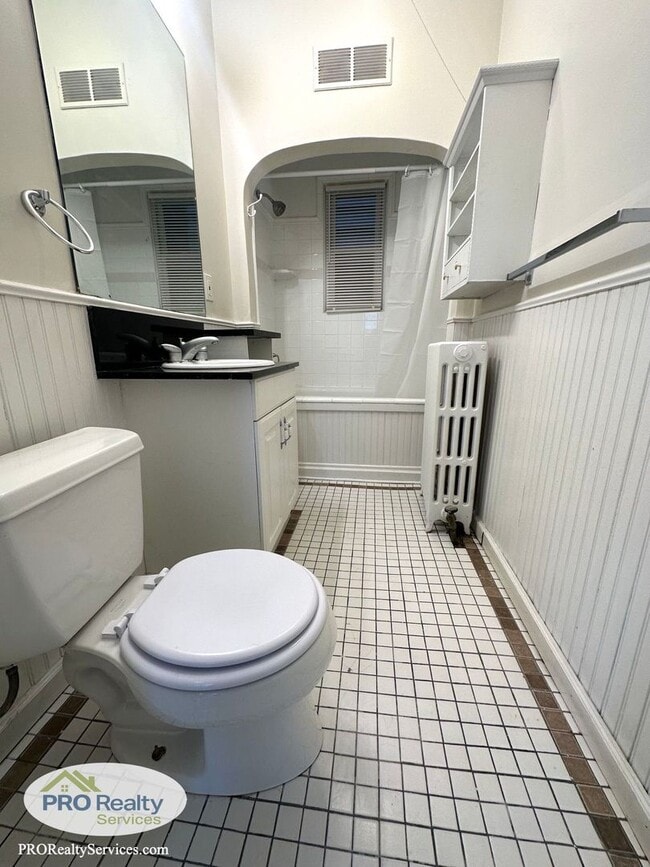 Building Photo - 201 20th Ave NE