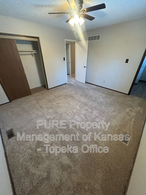 Building Photo - 2746 SE Lakeshore Blvd