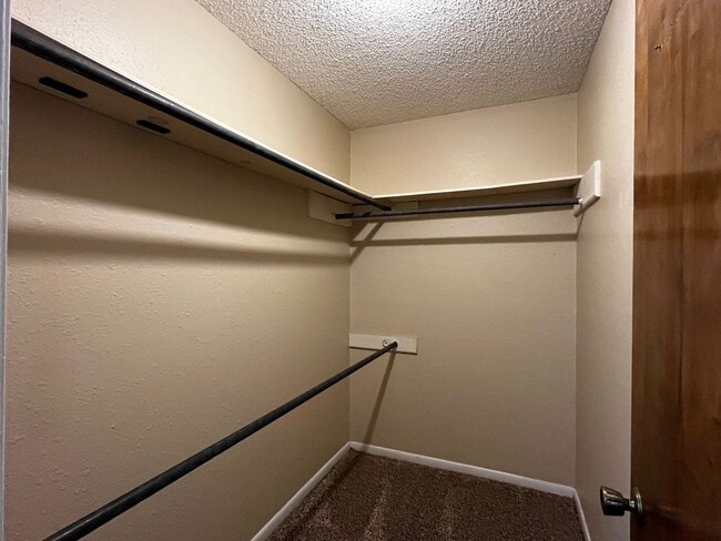 Building Photo - 211 Taos Dr