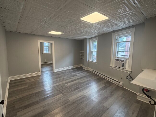 Building Photo - 6 E Temple Ave