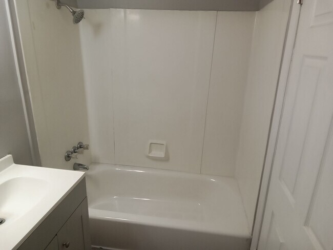 Building Photo - 127 Schoolhouse Rd