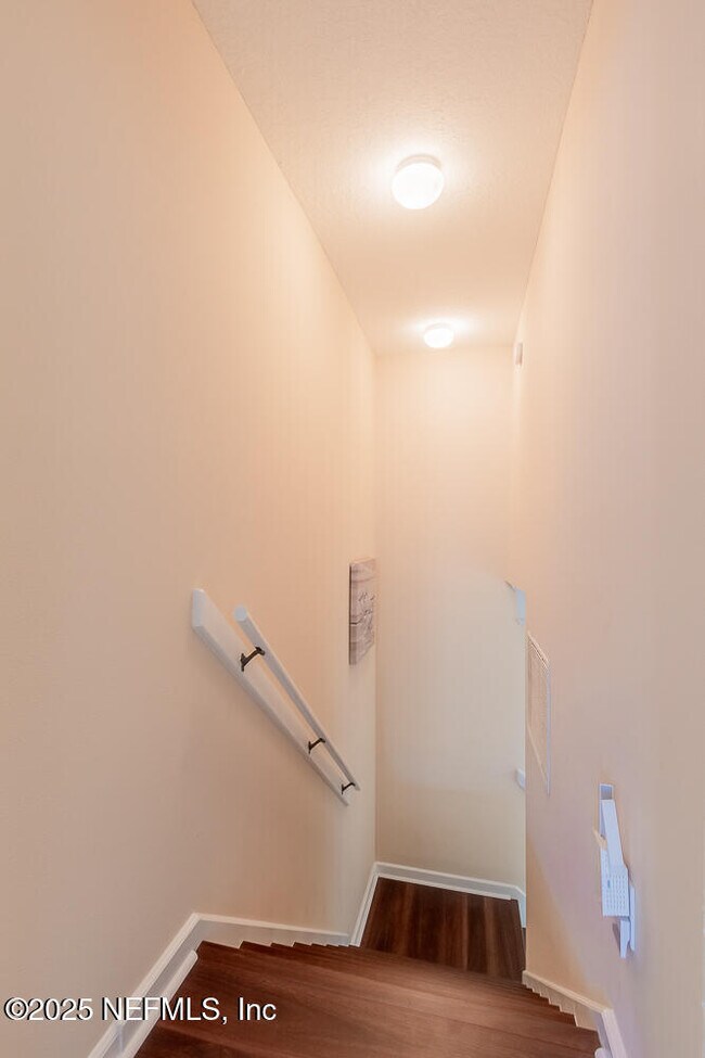 Building Photo - 8543 Glenbury Ct N