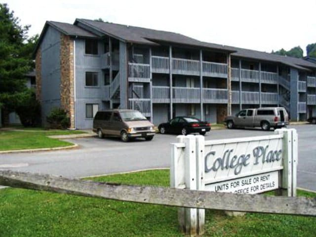 Building Photo - 523 Meadowview Dr