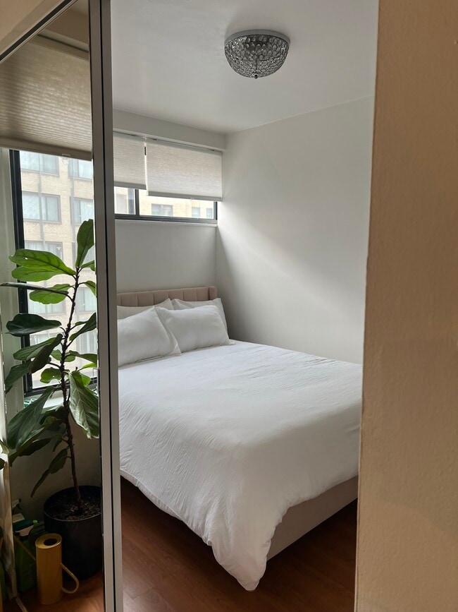 Building Photo - 1420 N St NW