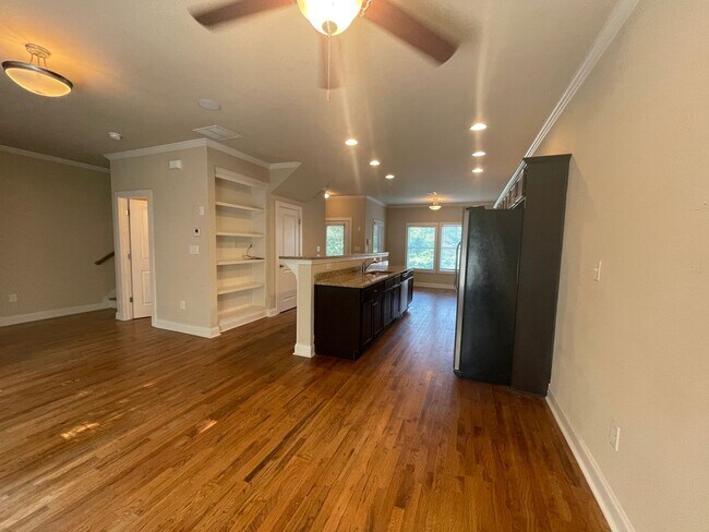 Building Photo - PRE-LEASING FOR AUGUST 2025!