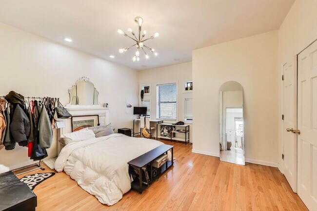 Building Photo - 4553 S Ellis Ave
