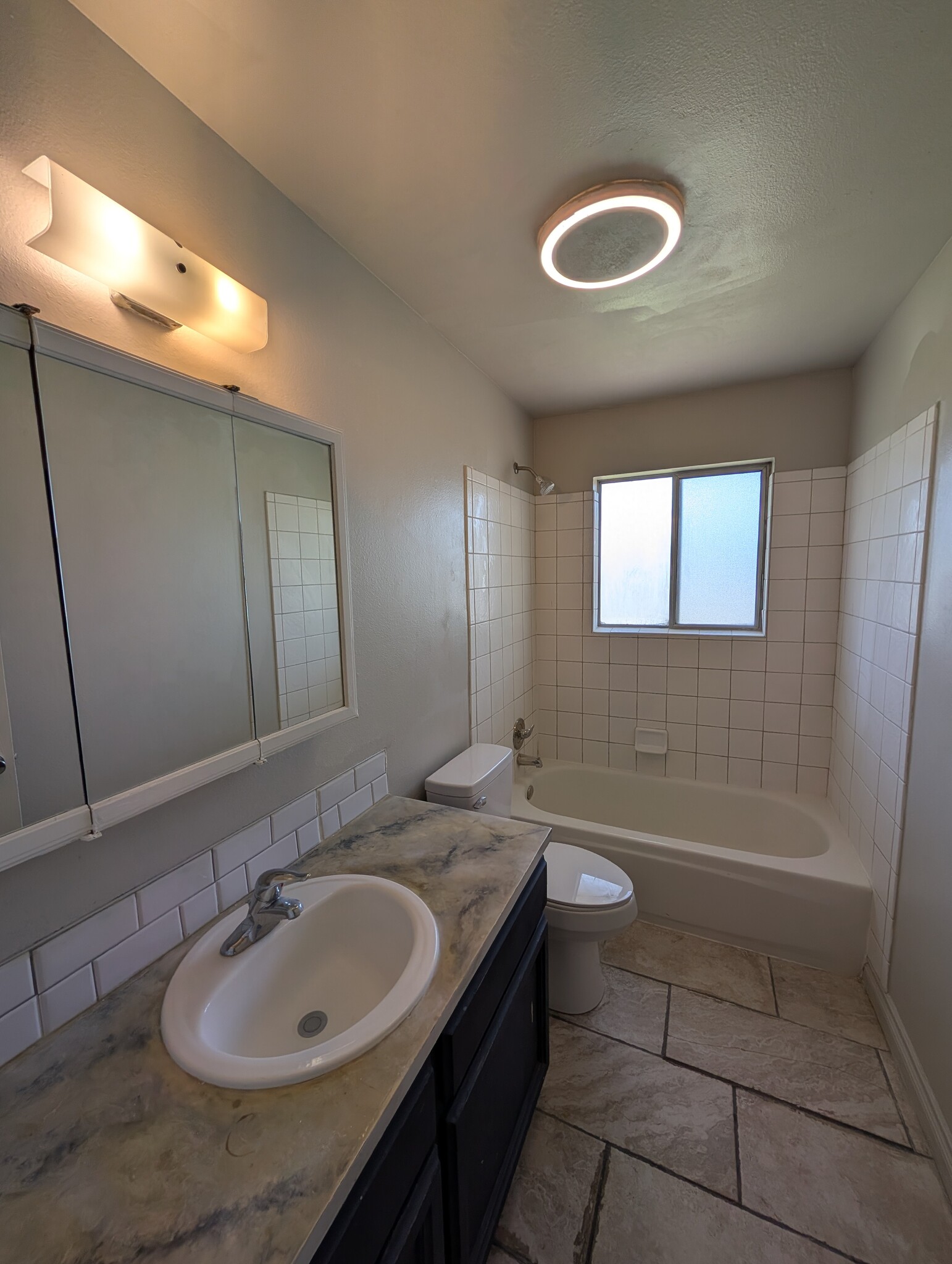 Building Photo - 1827 S Fairway Dr