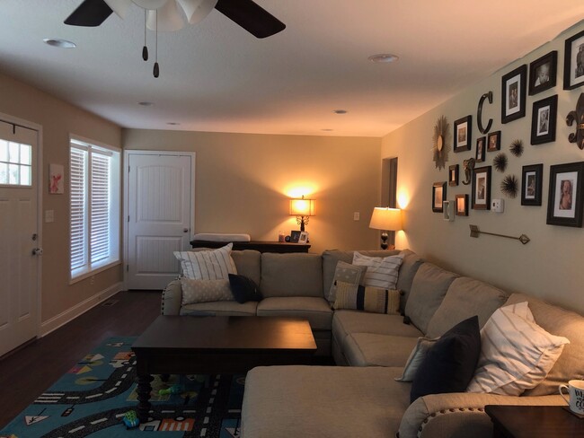 Building Photo - 3BR 2.5BA Charming Home in Old Concord