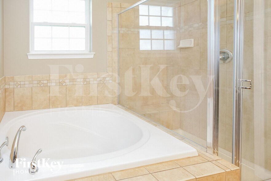 Building Photo - 10262 McClain Dr