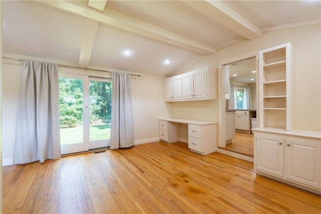 Building Photo - 48 Pleasant St