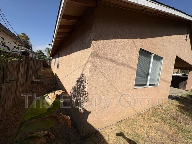 Building Photo - 1747 W Connelly Ave