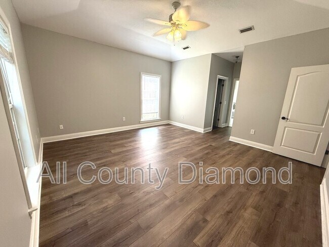 Building Photo - 12207 Lyndell Plantation Dr