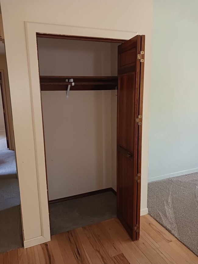 Building Photo - 708 Highland Dr