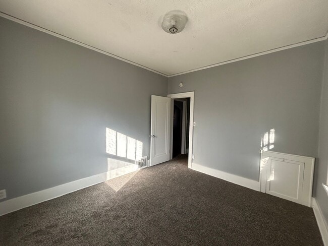 Building Photo - House