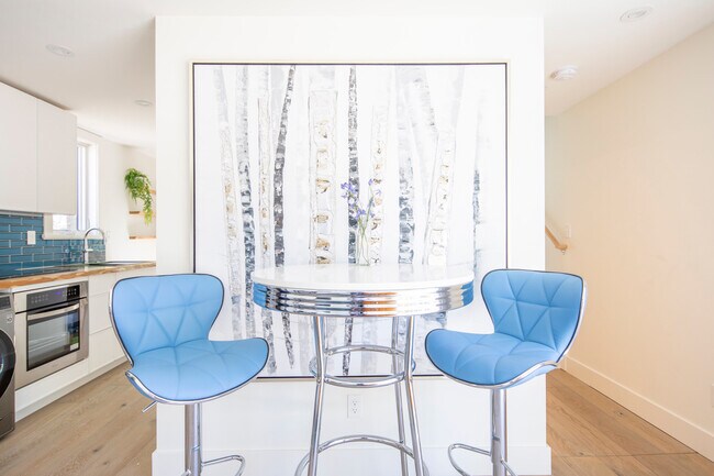 Building Photo - 730 Maxwell Ave