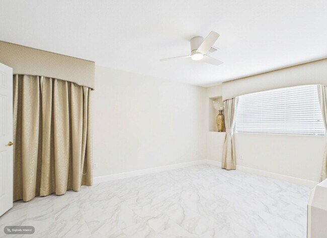 Building Photo - Luxury Awaits with Designer Details