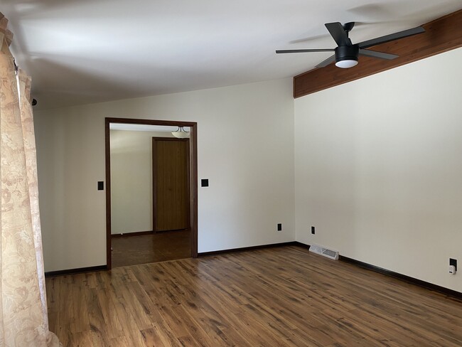 Building Photo - 920 Knottingham Dr