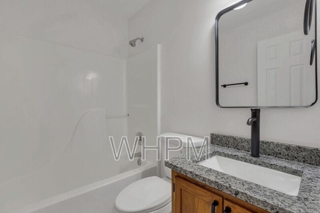 Building Photo - 7208 Melrose Pl