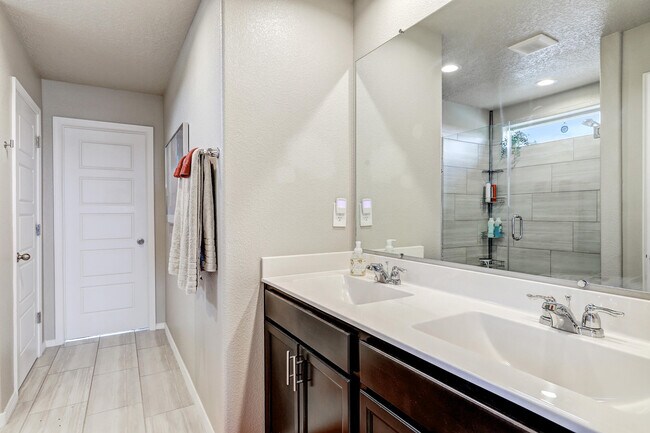 Building Photo - 3202 Tazanita Lp SE