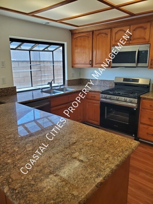 Building Photo - 12675 Verdugo Ave