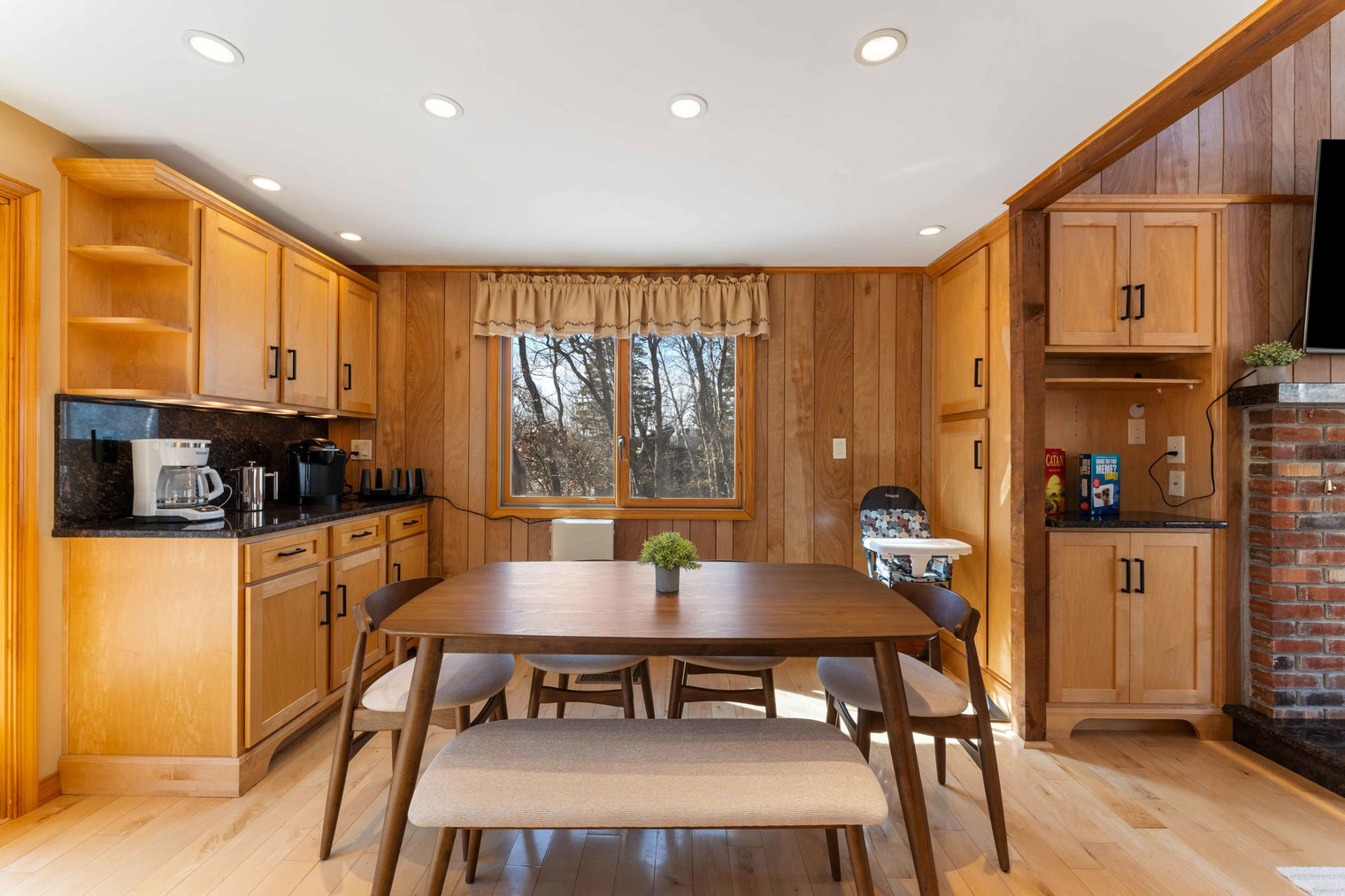 Building Photo - 320 Midland Ct