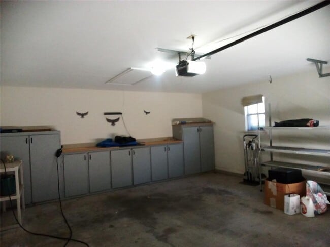 Building Photo - 6010 Long Champ Ct
