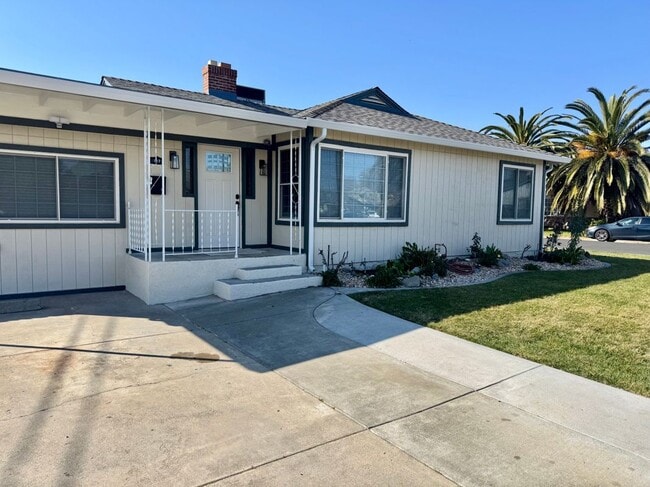 Building Photo - 117 Cypress St