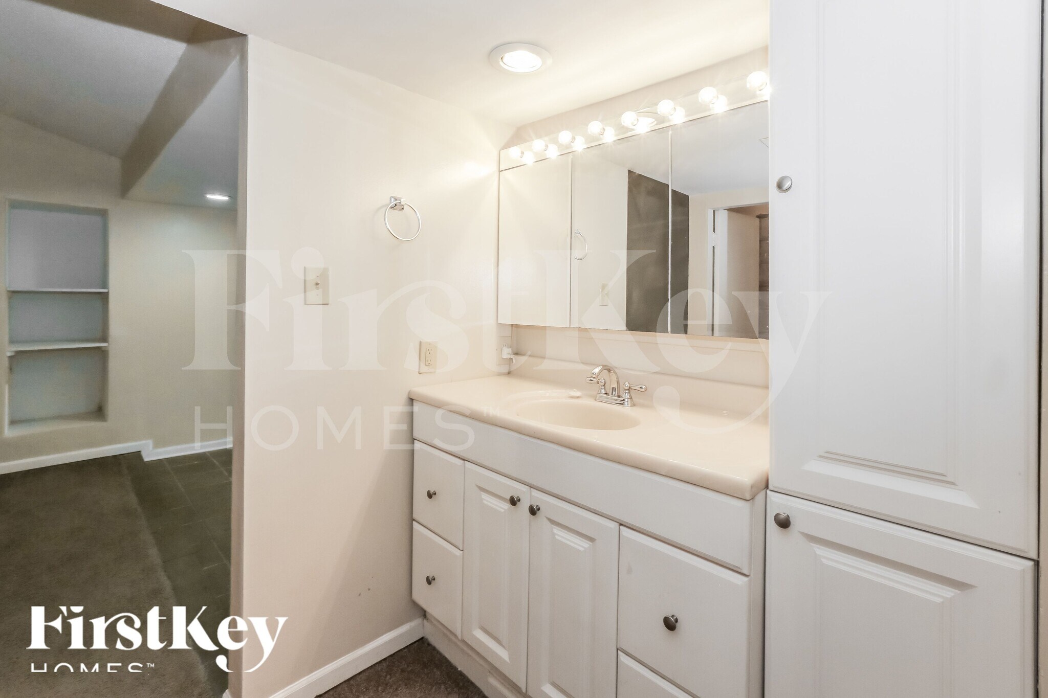 Building Photo - 5233 Edenshire Ave