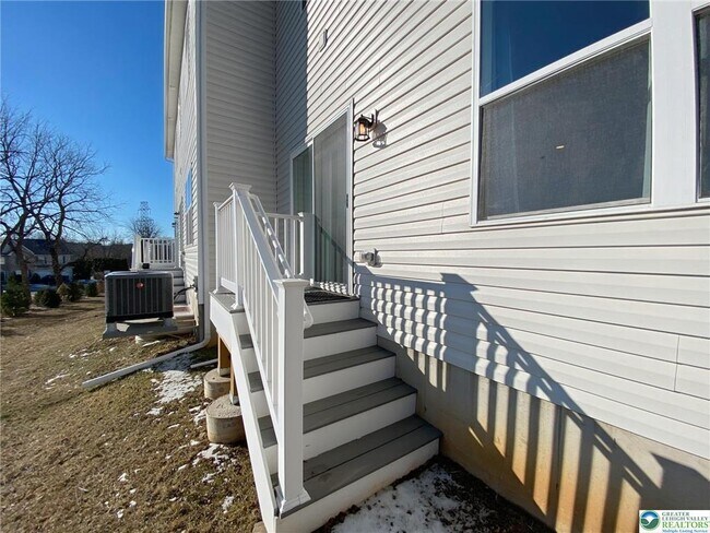 Building Photo - 17 Timber Trl