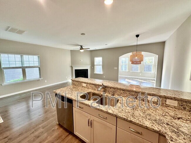 Building Photo - 117 Weeping Oak Ln