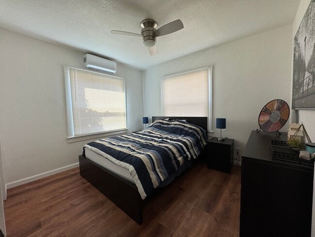 Building Photo - Downtown Sacramento 2 Bedroom, 1 Bath 850 sqft. Townhome for Lease.