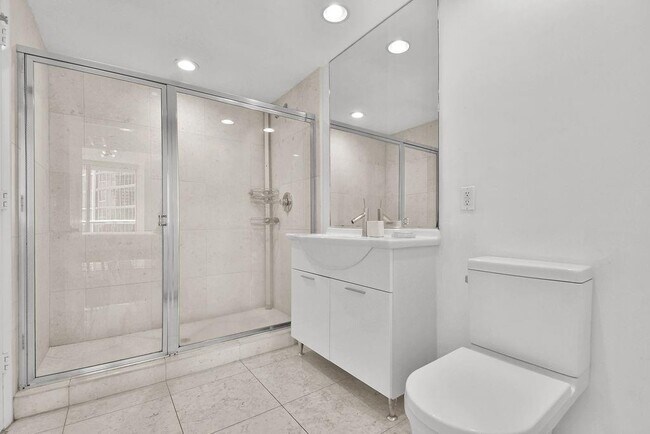 Building Photo - 475 Brickell Ave