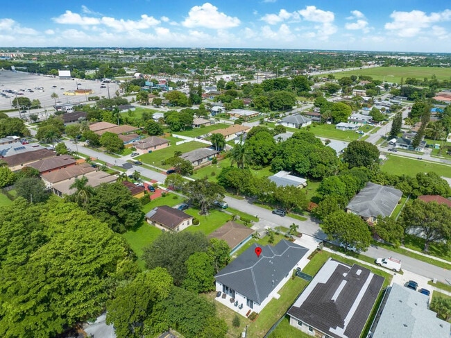 Building Photo - 2962 NW 10th Ct