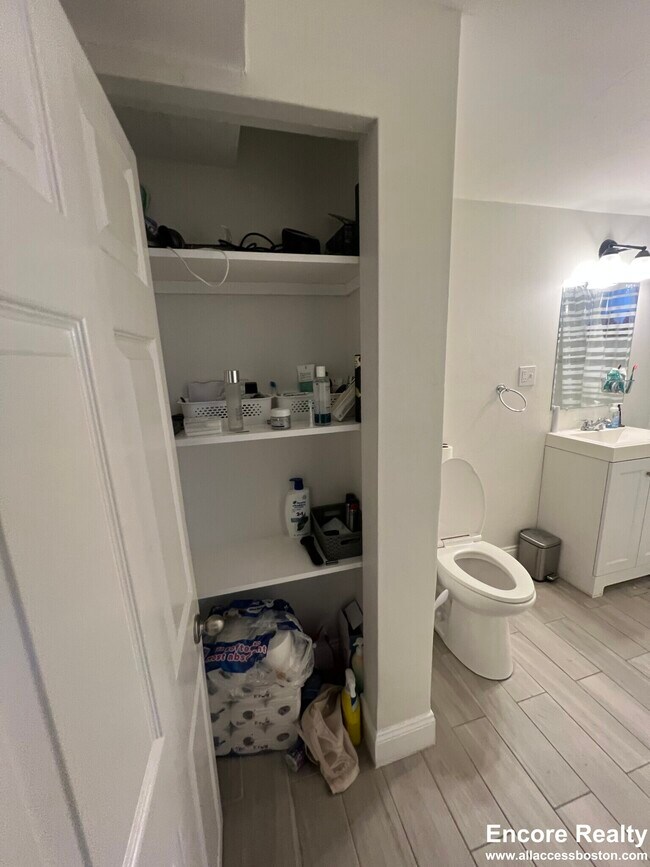 Building Photo - 63 Selkirk Rd